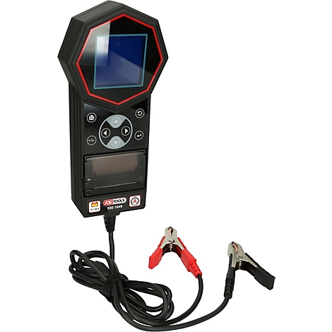 Schwarzes KFZ-Diagnosegerät mit roter Umrandung, Display und Klemmen.